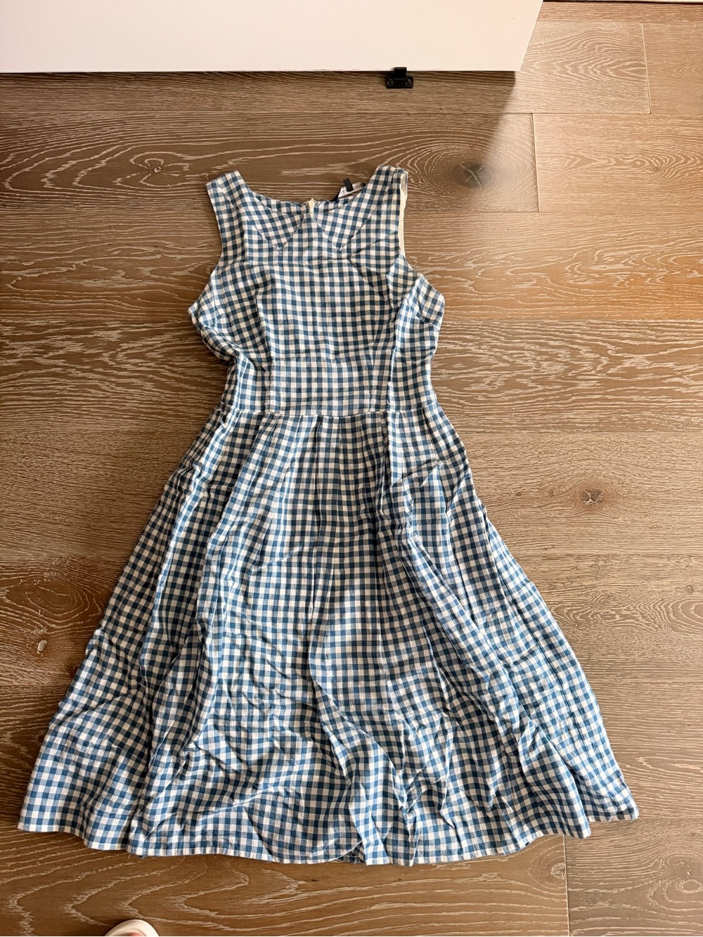 Sleeveless Blue Gingham Midi Dress with Fit-and-Flare Silhouette